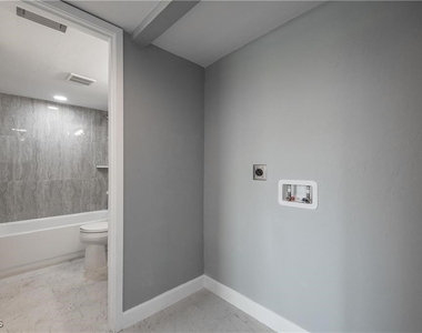 2244 Winkler Avenue - Photo Thumbnail 12