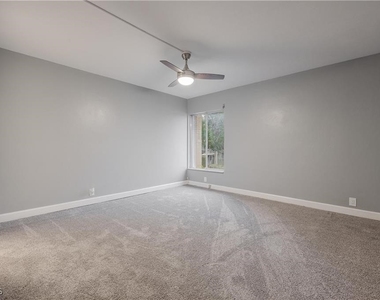 2244 Winkler Avenue - Photo Thumbnail 16