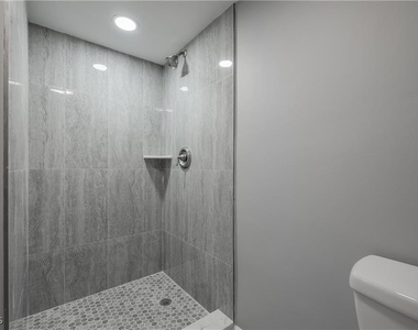 2244 Winkler Avenue - Photo Thumbnail 18