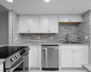 2244 Winkler Avenue - Photo Thumbnail 5