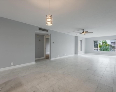 2244 Winkler Avenue - Photo Thumbnail 8