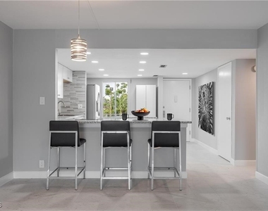 2244 Winkler Avenue - Photo Thumbnail 7