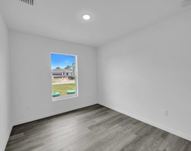 382 Mcarthur Boulevard - Photo Thumbnail 10