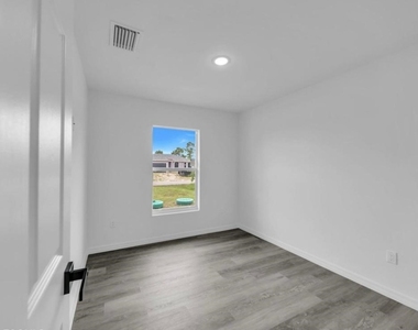 382 Mcarthur Boulevard - Photo Thumbnail 12