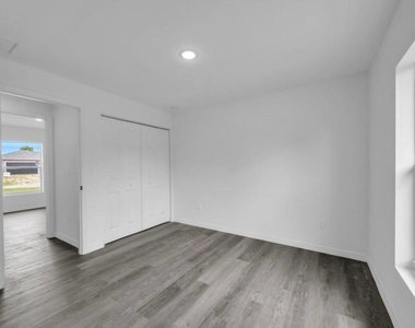 382 Mcarthur Boulevard - Photo Thumbnail 9