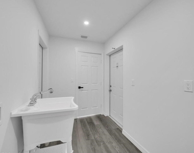 382 Mcarthur Boulevard - Photo Thumbnail 17