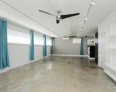 2215 Cleburne Street - Photo Thumbnail 4