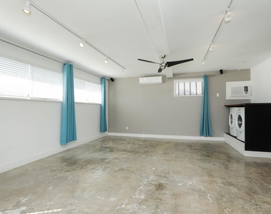 2215 Cleburne Street - Photo Thumbnail 9