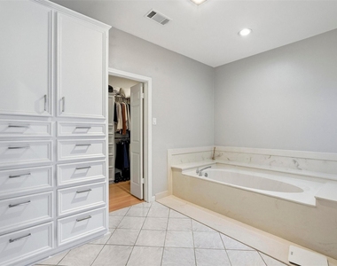7927 Wolfield Lane - Photo Thumbnail 13