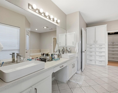 7927 Wolfield Lane - Photo Thumbnail 12
