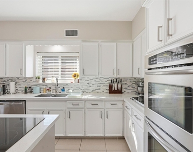 7927 Wolfield Lane - Photo Thumbnail 7