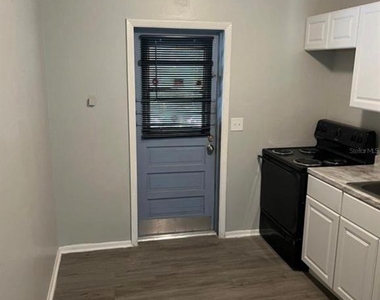 1601 E Marks Drive - Photo Thumbnail 2