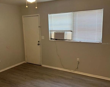 1601 E Marks Drive - Photo Thumbnail 5