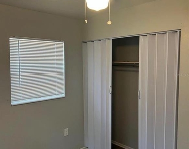 1601 E Marks Drive - Photo Thumbnail 10