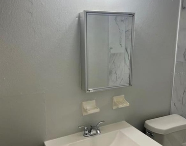1601 E Marks Drive - Photo Thumbnail 14