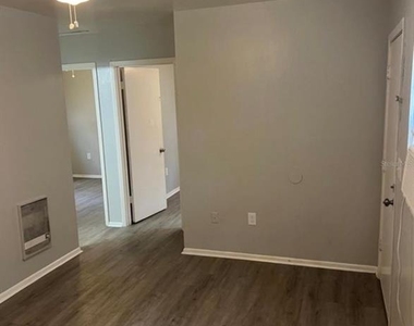 1601 E Marks Drive - Photo Thumbnail 8