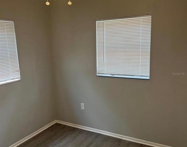 1601 E Marks Drive - Photo Thumbnail 11