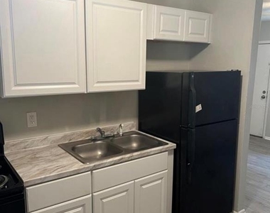1601 E Marks Drive - Photo Thumbnail 4