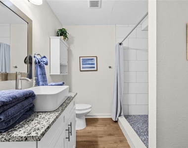 3906 N Ola Avenue - Photo Thumbnail 12