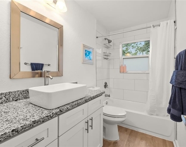 3906 N Ola Avenue - Photo Thumbnail 16