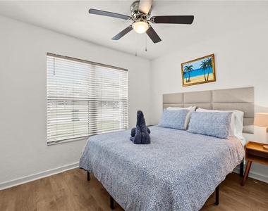 3906 N Ola Avenue - Photo Thumbnail 9