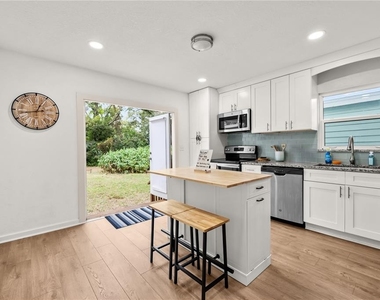 3906 N Ola Avenue - Photo Thumbnail 5