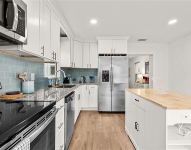 3906 N Ola Avenue - Photo Thumbnail 6