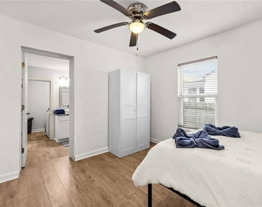 3906 N Ola Avenue - Photo Thumbnail 11