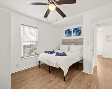 3906 N Ola Avenue - Photo Thumbnail 8