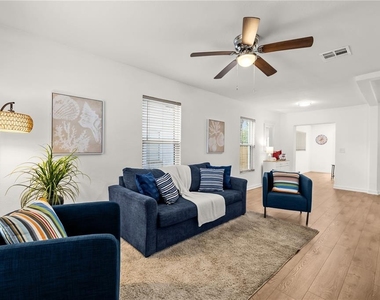 3906 N Ola Avenue - Photo Thumbnail 3
