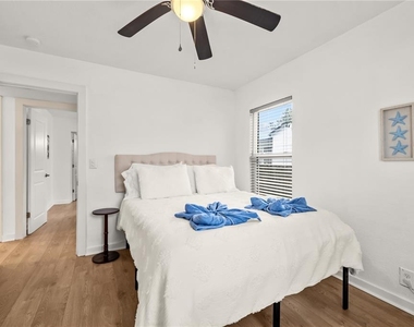 3906 N Ola Avenue - Photo Thumbnail 4