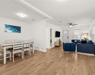 3906 N Ola Avenue - Photo Thumbnail 15