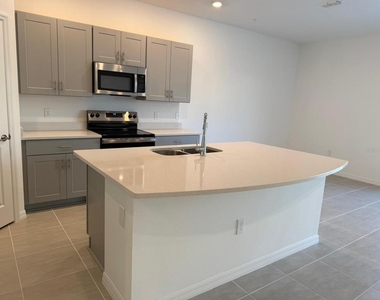 5040 Spangle Drive - Photo Thumbnail 6