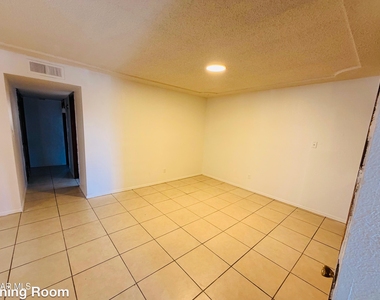 10555 Kinross Avenue - Photo Thumbnail 2
