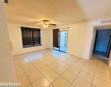 10555 Kinross Avenue - Photo Thumbnail 3