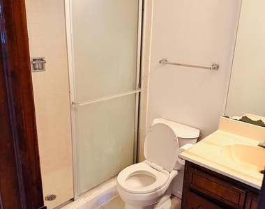 10555 Kinross Avenue - Photo Thumbnail 5