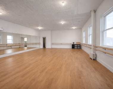 128 Nanticoke Avenue - Photo Thumbnail 3