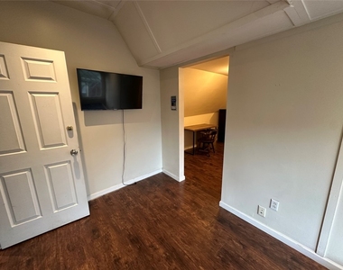 19 Edwards Street - Photo Thumbnail 11