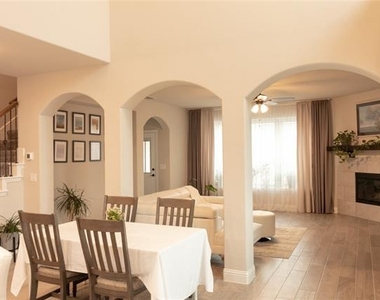 4147 Lagoon Place - Photo Thumbnail 6