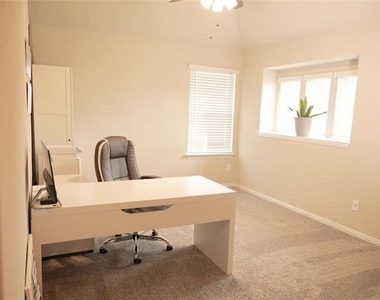 4147 Lagoon Place - Photo Thumbnail 17