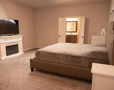 4147 Lagoon Place - Photo Thumbnail 12