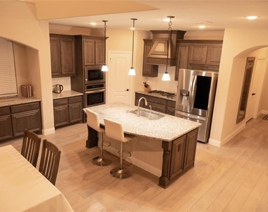 4147 Lagoon Place - Photo Thumbnail 8