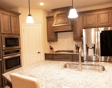 4147 Lagoon Place - Photo Thumbnail 9