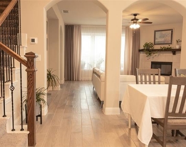 4147 Lagoon Place - Photo Thumbnail 7
