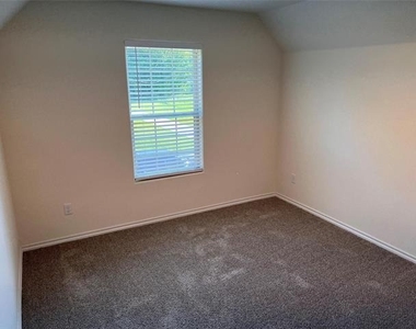 716 E 5th Street - Photo Thumbnail 20