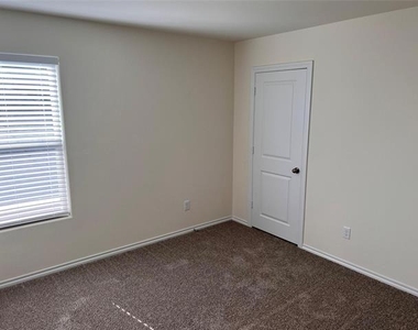716 E 5th Street - Photo Thumbnail 17