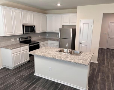 716 E 5th Street - Photo Thumbnail 2