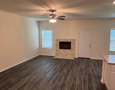 716 E 5th Street - Photo Thumbnail 6