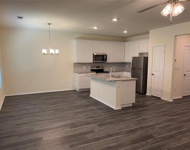 716 E 5th Street - Photo Thumbnail 3