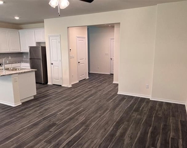 716 E 5th Street - Photo Thumbnail 5